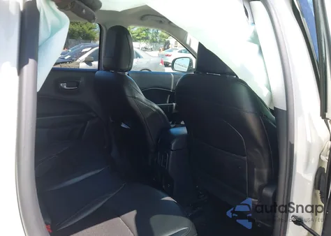 2020 Jeep Compass Altitude 4X4 z USA, uszkodzony, nr VIN 3C4NJDBB2LT131916